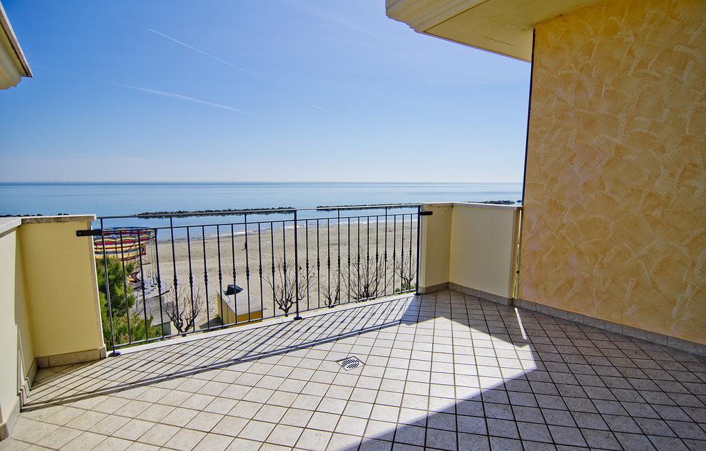 Hotel Capital Cupra Marittima Exterior photo