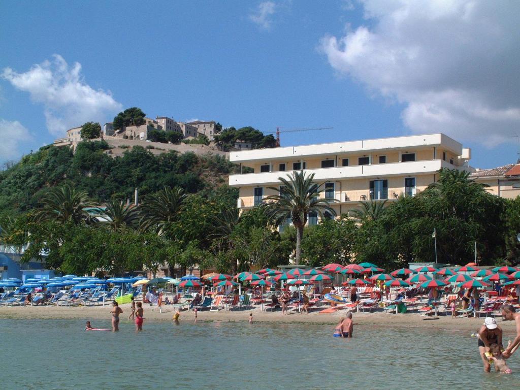 Hotel Capital Cupra Marittima Exterior photo